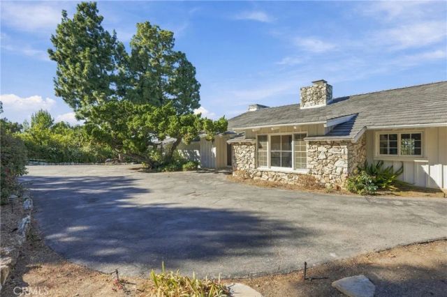 72 Saddleback Road, Rolling Hills, CA 90274