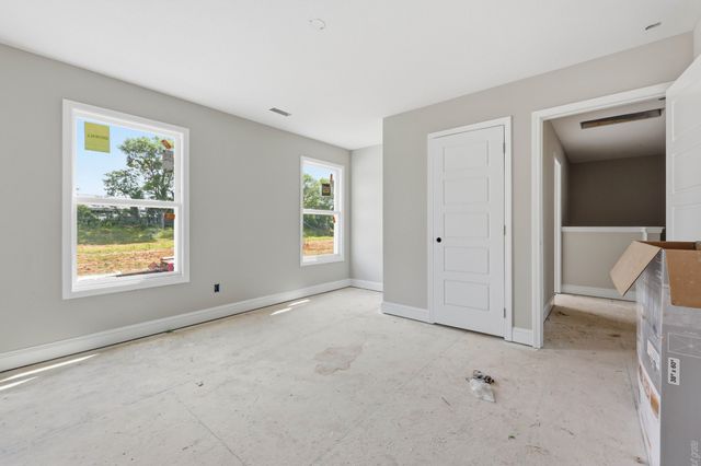 2804 Brewster Dr, Clarksville, TN 37042