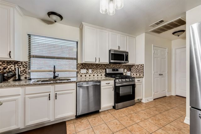 2864 Westover Drive, Grand Prairie, TX 75052