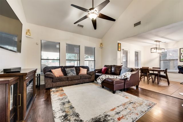 2864 Westover Drive, Grand Prairie, TX 75052