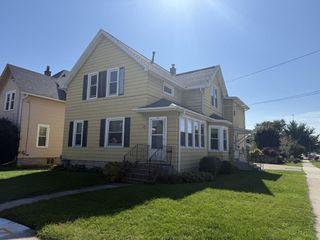 51 W 15TH AVENUE, Oshkosh, WI 54902