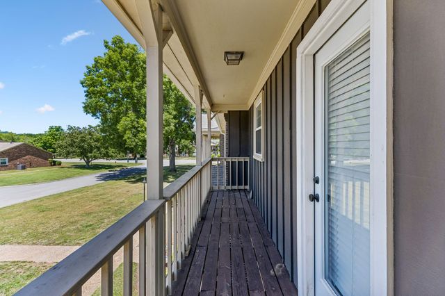 968 Todd Preis Dr, Nashville, TN 37221