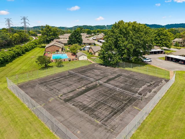 968 Todd Preis Dr, Nashville, TN 37221