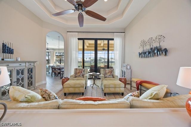 6504 Costa CIR, Naples, FL 34113