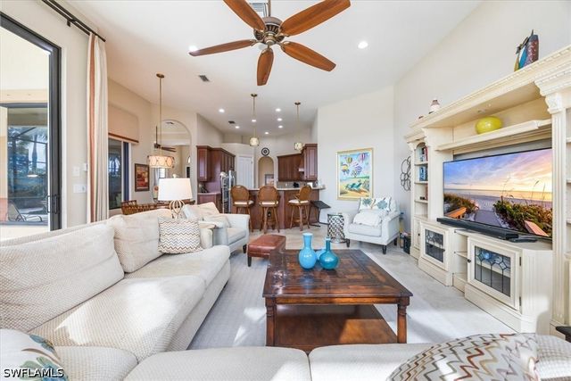 6504 Costa CIR, Naples, FL 34113