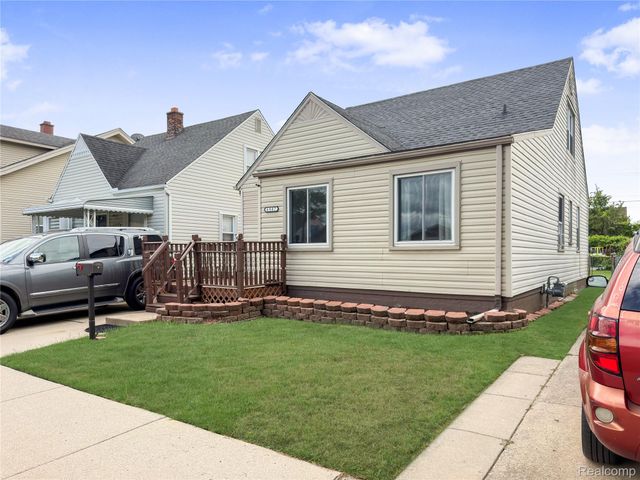 6907 Orchard Avenue, Dearborn, MI 48126