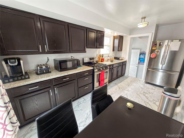 6907 Orchard Avenue, Dearborn, MI 48126