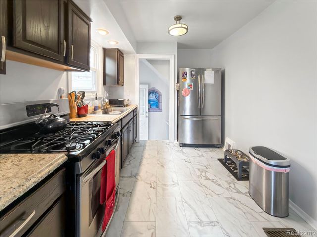 6907 Orchard Avenue, Dearborn, MI 48126