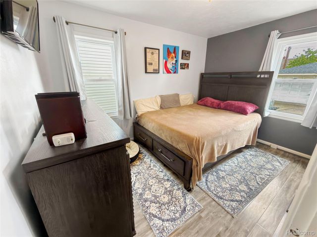 6907 Orchard Avenue, Dearborn, MI 48126