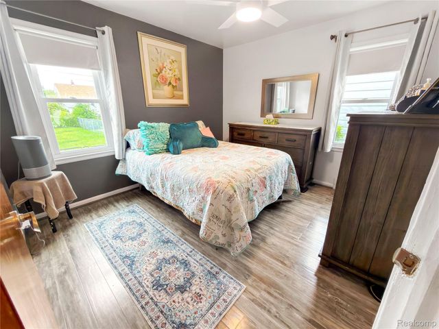 6907 Orchard Avenue, Dearborn, MI 48126