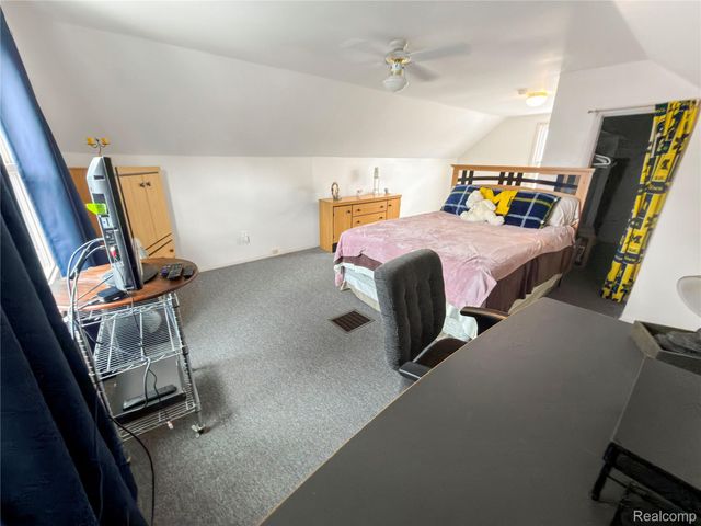 6907 Orchard Avenue, Dearborn, MI 48126