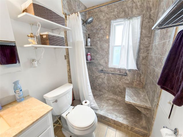 6907 Orchard Avenue, Dearborn, MI 48126