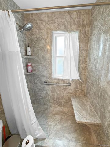 6907 Orchard Avenue, Dearborn, MI 48126