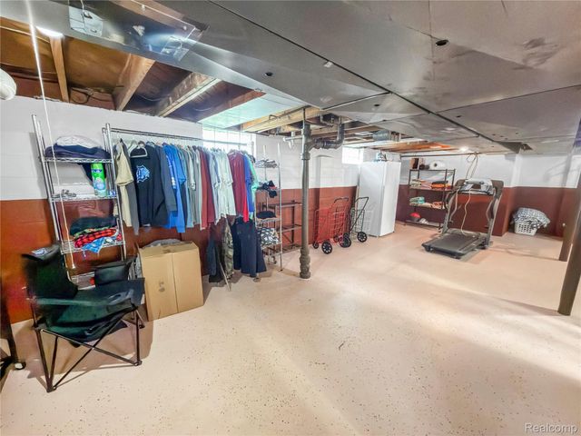 6907 Orchard Avenue, Dearborn, MI 48126