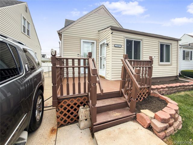 6907 Orchard Avenue, Dearborn, MI 48126