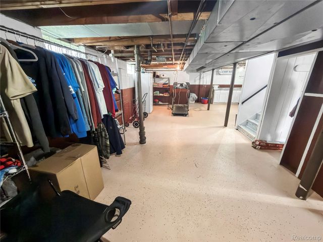 6907 Orchard Avenue, Dearborn, MI 48126