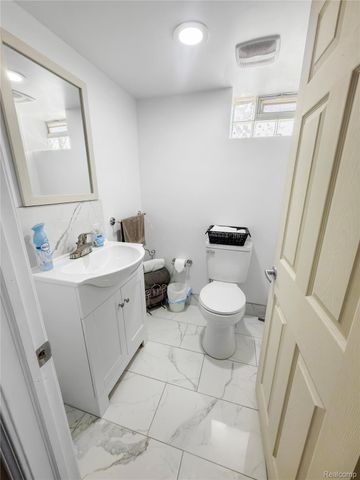 6907 Orchard Avenue, Dearborn, MI 48126