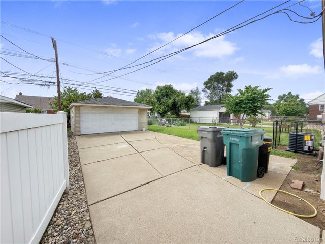 6907 Orchard Avenue, Dearborn, MI 48126