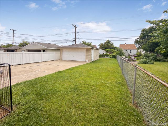 6907 Orchard Avenue, Dearborn, MI 48126