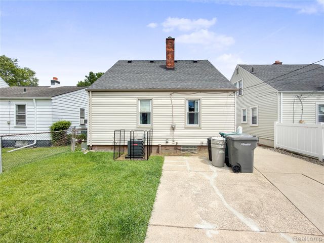 6907 Orchard Avenue, Dearborn, MI 48126