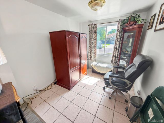 6907 Orchard Avenue, Dearborn, MI 48126