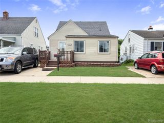 6907 Orchard Avenue, Dearborn, MI 48126