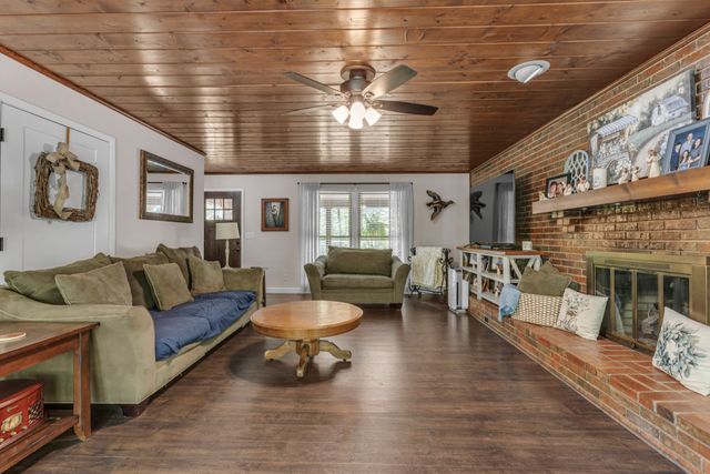 1819 East Haleys Creek Road, Centerville, TN 37033