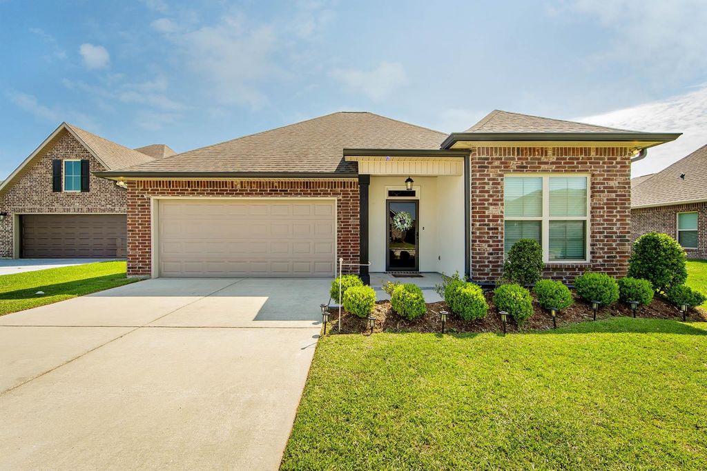 110 Devon Ct., Thibodaux, LA 70301