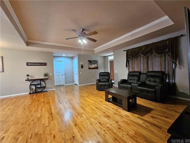 3203 Huntington Dr, Russellville, AR 72802