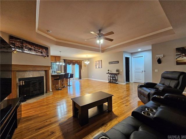 3203 Huntington Dr, Russellville, AR 72802