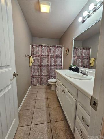 3203 Huntington Dr, Russellville, AR 72802