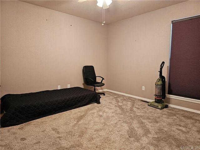 3203 Huntington Dr, Russellville, AR 72802