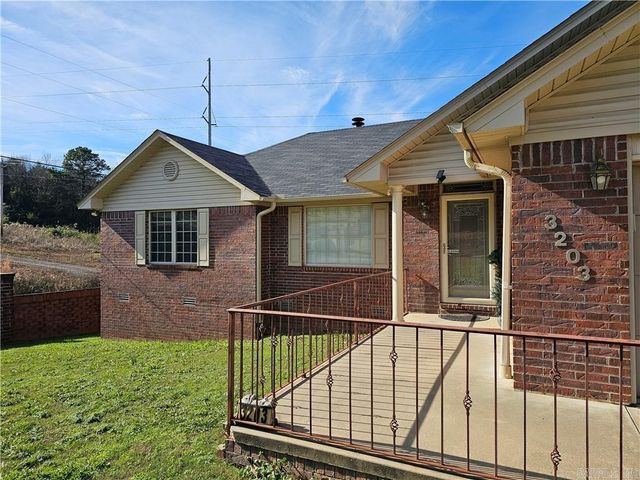 3203 Huntington Dr, Russellville, AR 72802