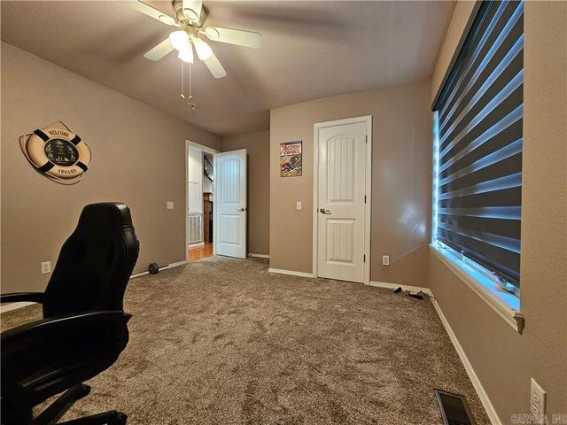 3203 Huntington Dr, Russellville, AR 72802