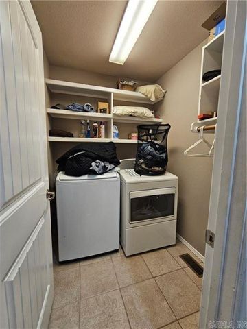 3203 Huntington Dr, Russellville, AR 72802