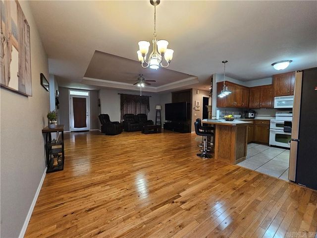 3203 Huntington Dr, Russellville, AR 72802