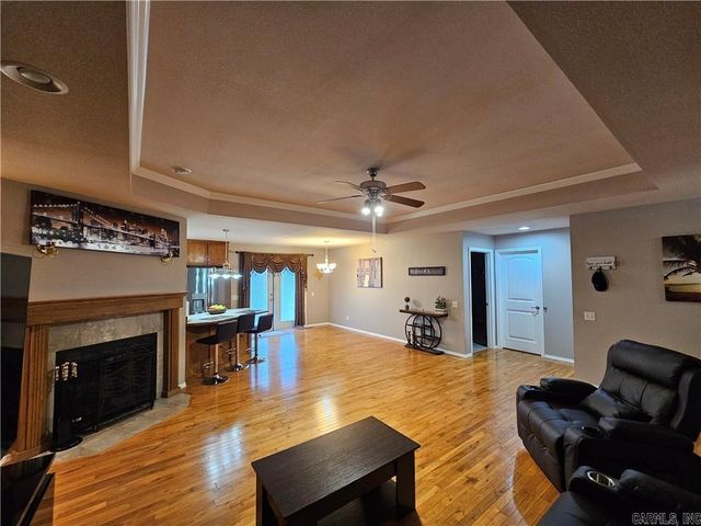 3203 Huntington Dr, Russellville, AR 72802