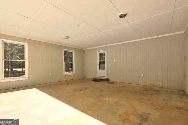 586 Higgins Road, Jackson, GA 30233