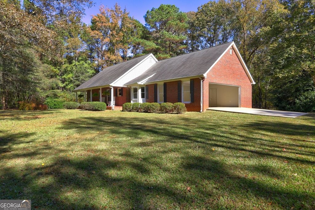 586 Higgins Road, Jackson, GA 30233