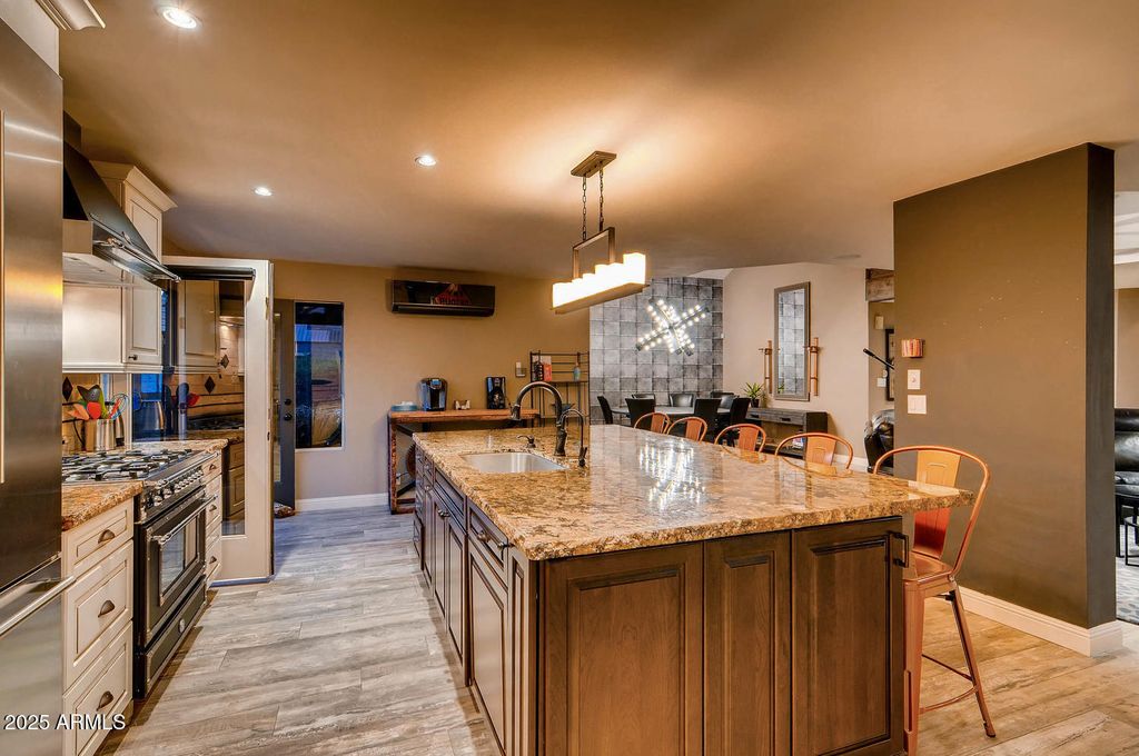 Image 11 of property listing at 6521 E BEVERLY Lane, Scottsdale, AZ 85254