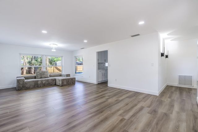 1300 Tumblin Kling Road, Fort Pierce, FL 34982