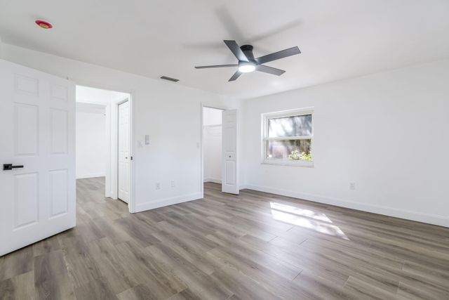 1300 Tumblin Kling Road, Fort Pierce, FL 34982