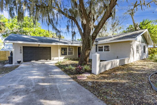 1300 Tumblin Kling Road, Fort Pierce, FL 34982