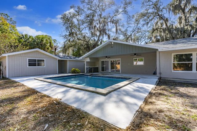 1300 Tumblin Kling Road, Fort Pierce, FL 34982