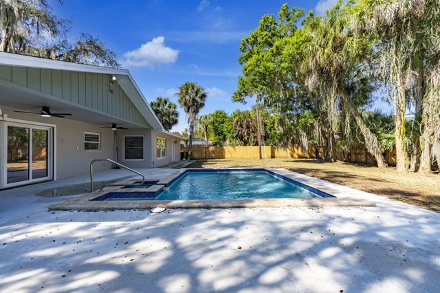 1300 Tumblin Kling Road, Fort Pierce, FL 34982