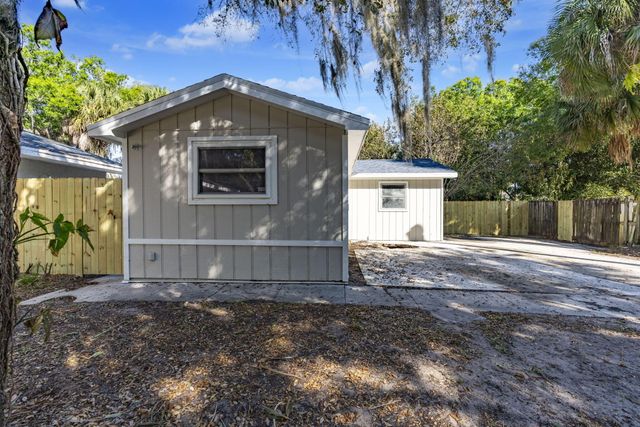 1300 Tumblin Kling Road, Fort Pierce, FL 34982
