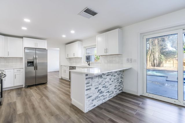 1300 Tumblin Kling Road, Fort Pierce, FL 34982