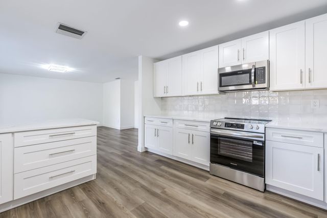 1300 Tumblin Kling Road, Fort Pierce, FL 34982