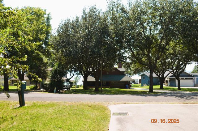 230 Mallard Point, Livingston, TX 77351