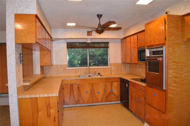 230 Mallard Point, Livingston, TX 77351